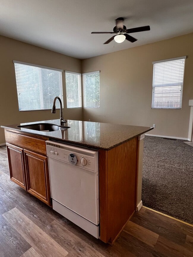 Photo - 1675 Brentford Way