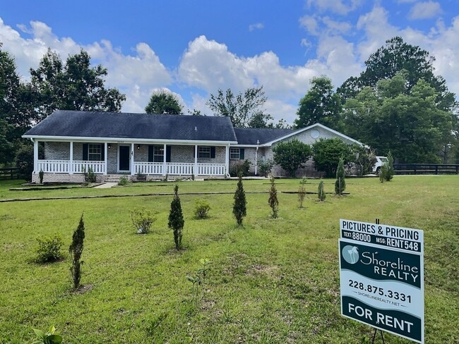 Building Photo - 3 BD Home with 30 x 40 Shop with Four 10 x...