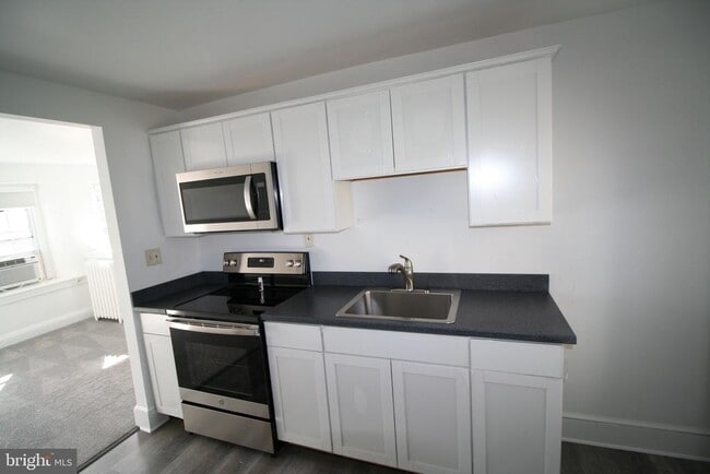 Building Photo - 215 W Lancaster Ave Rental