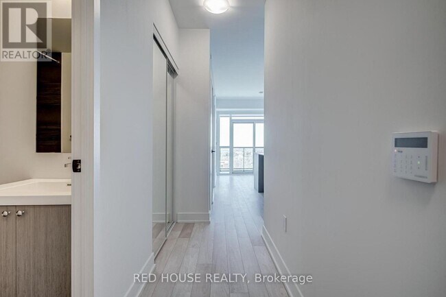 Photo - 50 George Butchart Dr Unité 502