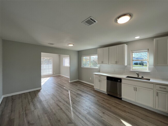 Photo - 1942 Center St