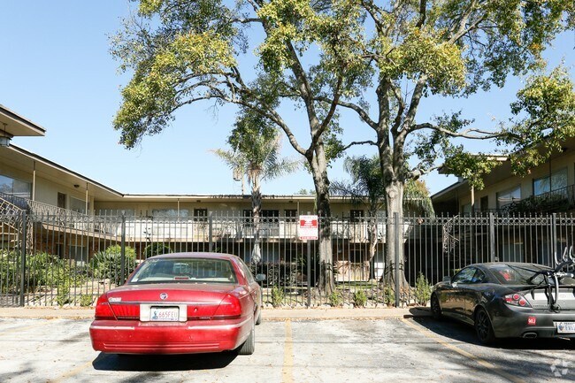 Photo - Plazawood Apartments