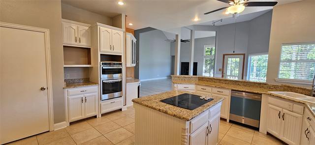 Photo - 137 Oakview