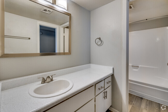 Baño - Estudio - 440SF2 - Summers Point Apartments