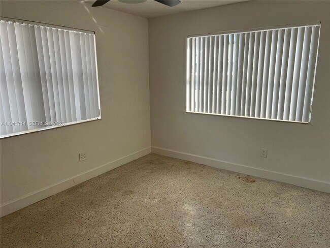 Photo - 4725 SW 4th St