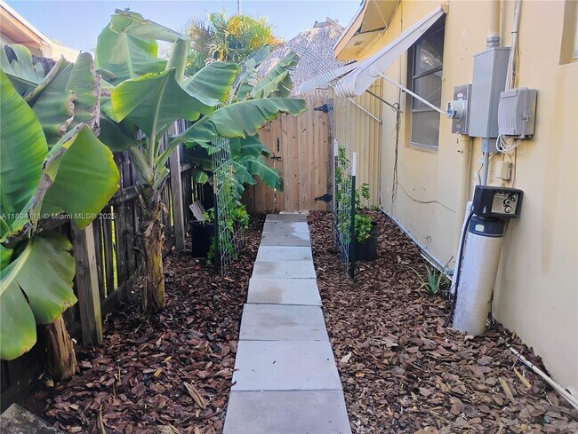 Photo - 4121 Thomas St Apartment Unit 1