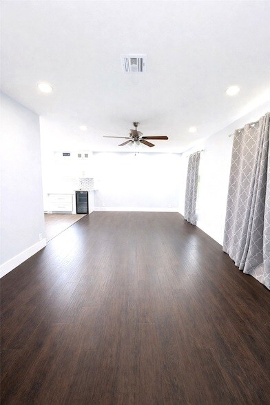 Photo - 302 Van Rowe Ave