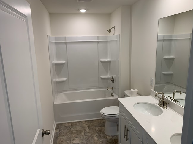 Upstairs hall bathroom - 1143 Aspen Ter