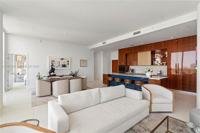 Photo - 2678 Tigertail Ave Unidad PH4