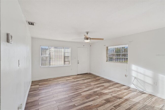 Photo - 715 S Westmoreland Dr