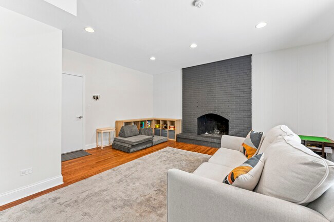 Photo - 1213 Selwyn Ln