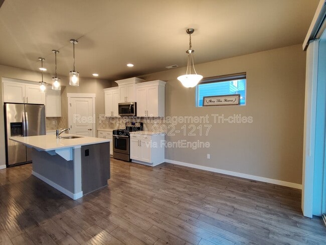 Photo - 8817 Grandview Dr