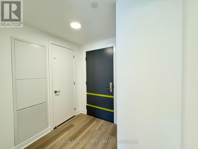 Photo - 86 Dundas St E Unit 806