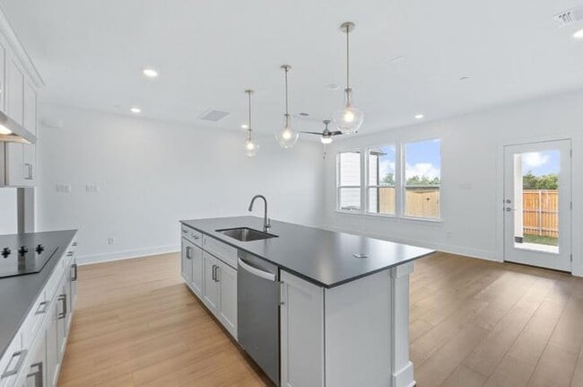 Photo - 1955 Settlers Glen Dr