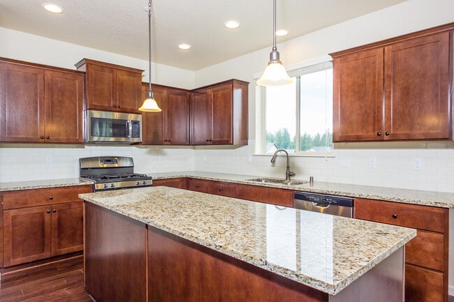 Photo - 4 Bedroom plus office 3 Bath Hills at Round Lake - Pet Friendly