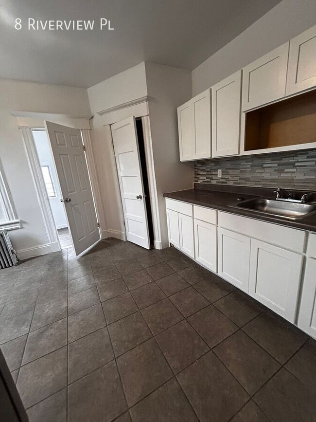 Building Photo - 8 Riverview Pl Rental