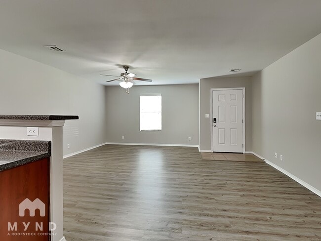 Photo - 3401 E Gillette St