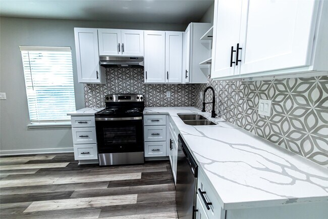 Photo - 102 Marsden St Unit 4