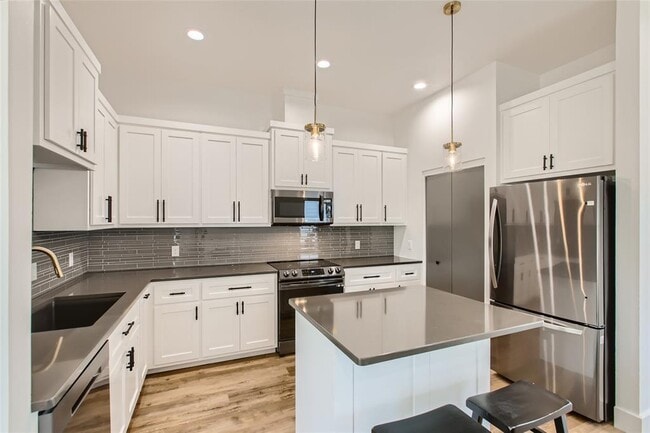 Photo - 642 Cypress Ln