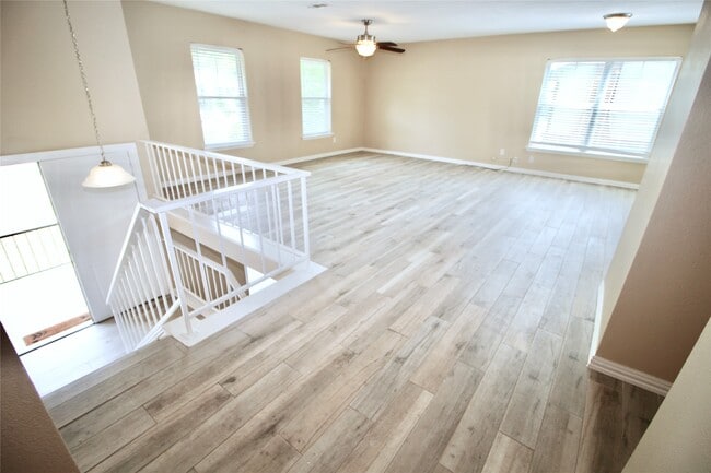 Building Photo - 612 E Castle Harbour Dr