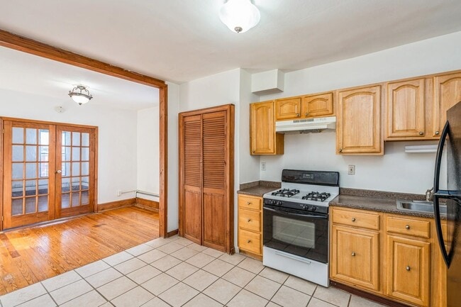 Building Photo - 35 Harmon St Unit 4