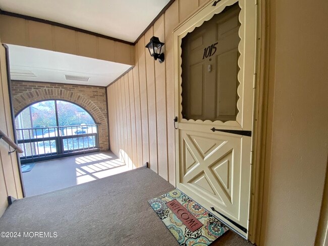 Photo - 1015 Wellington Pl