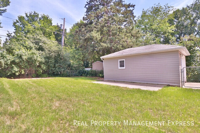 Photo - 1904 S Hawthorne Ave