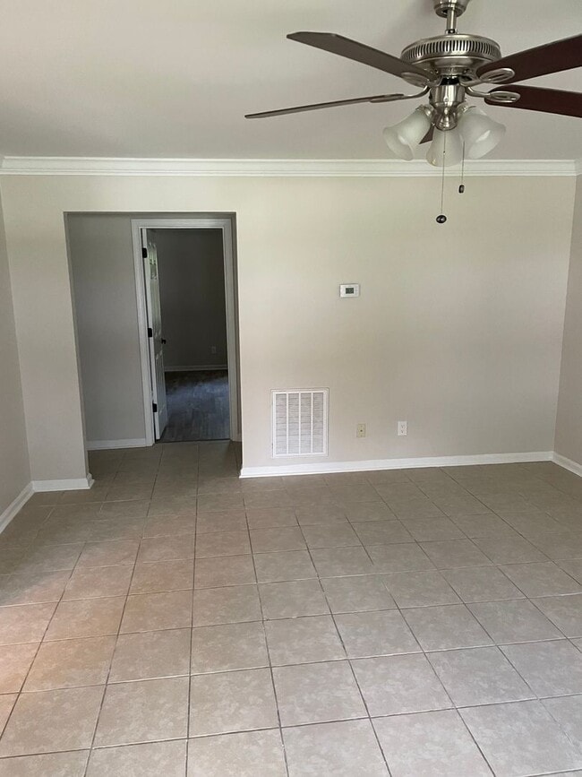 Photo - 12 Oakcrest Trail NE Unit APT B