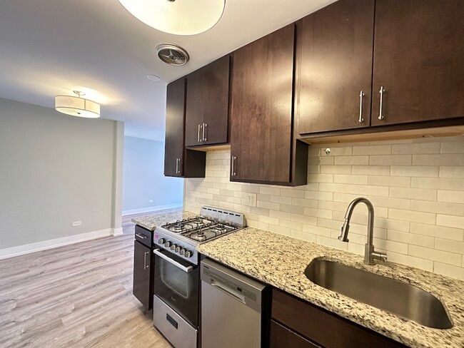 Photo - 507 W Barry Ave Unit J05P