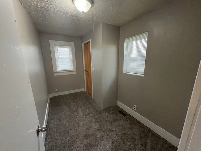 Photo - 1233 Williams St