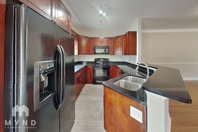 Photo - 302 Laurel Ave SW