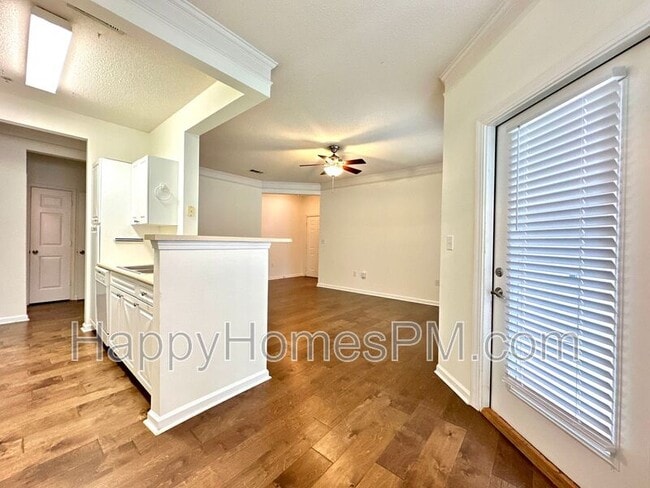 Photo - 2411 Chatelain Way