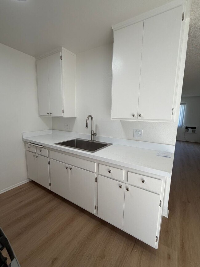 Photo - 147 Sespe Ave Unidad C