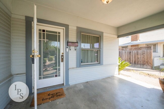Photo - Beautifully Updated Fresno Tower Home, 3BR/2BA, plus Solar!!