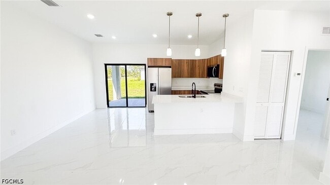 Photo - 723 Bering Ave S