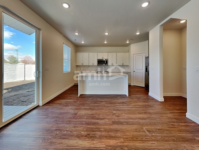 Photo - 8952 Wilroy Rd