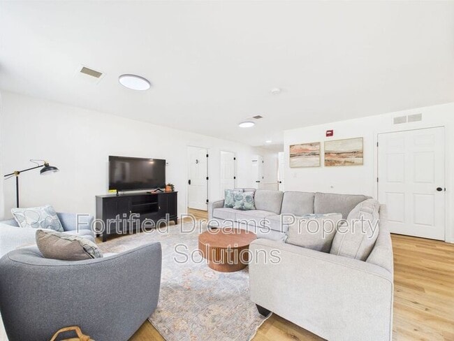 Photo - 355 Ransom Rd