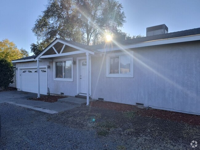 Building Photo - Country Ranch-Style In Fair Oaks Rental