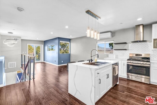 Photo - 4255 Raynol St