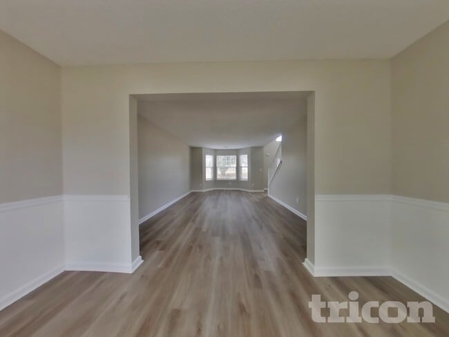 Photo - 232 Ermines Way