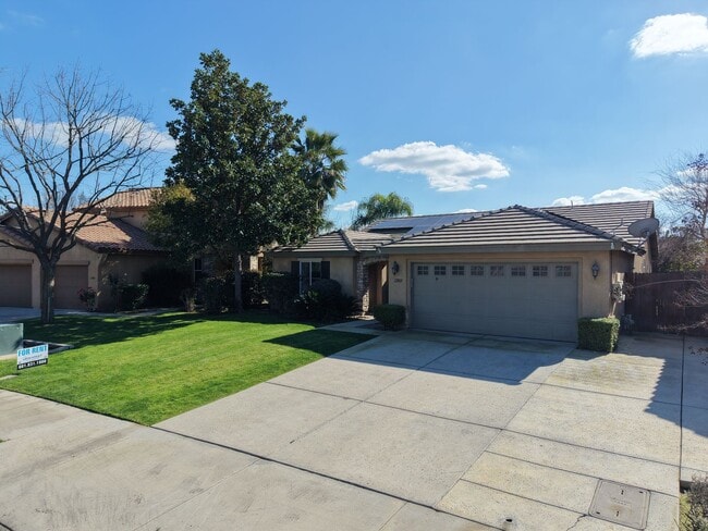 Photo - Spacious 4 bed 2 Bath in Desirable NW Bakersfield