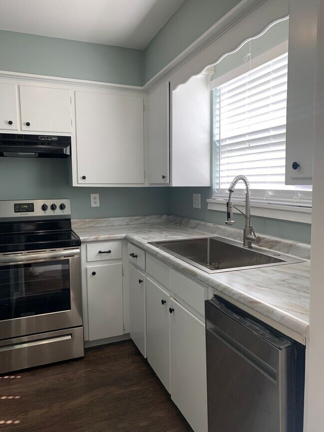 Photo - 2009 W Sycamore St House