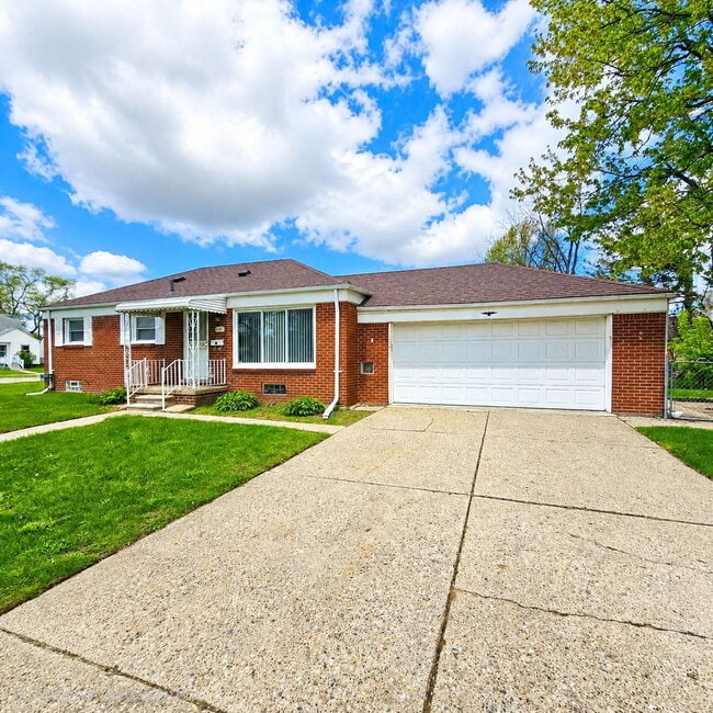 Building Photo - 3 Bedroom Updated Brick Ranch w/ 2 Car Attached Garage, Basement, Kitchen w/ All Stainless-Steel ...