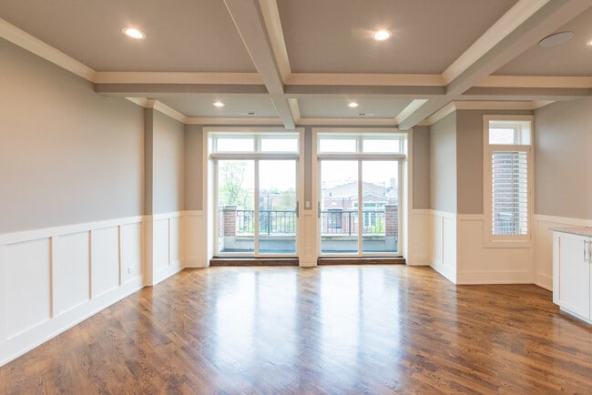 Building Photo - 4021 S Ellis Ave Unit 5S Rental