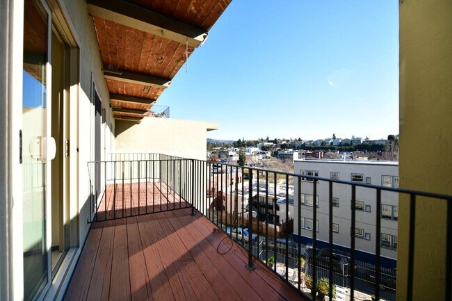 Photo - 415 Lagunitas Ave