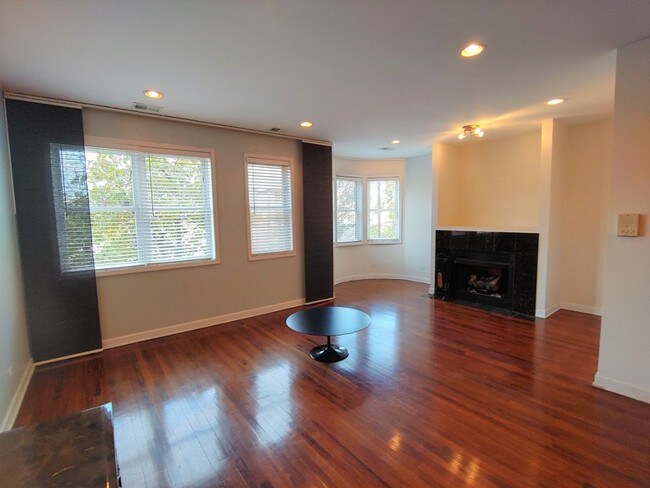 Photo - Noble Square 2b/2b Condo Rental Unit 2