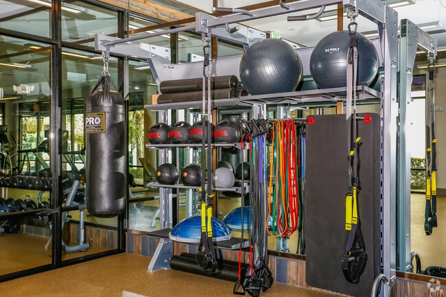 24/7 Fitness Center