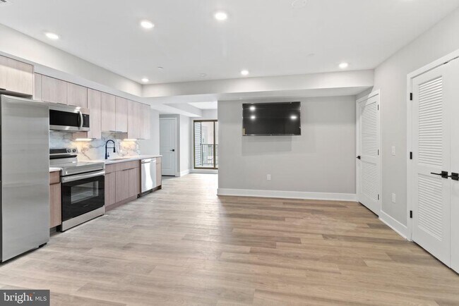 Building Photo - 520 N 37th St Unit 3-4