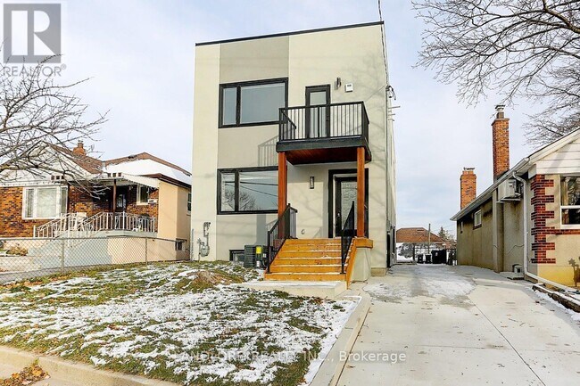 Photo - 2071 Keele St
