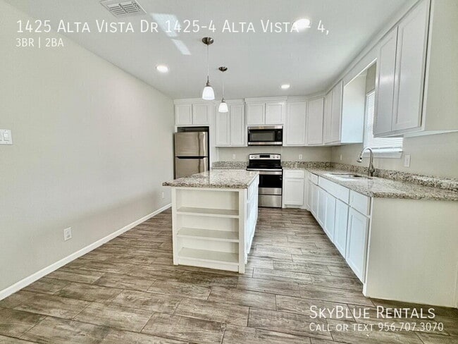 Building Photo - 1425 Alta Vista Dr Unit 4,
